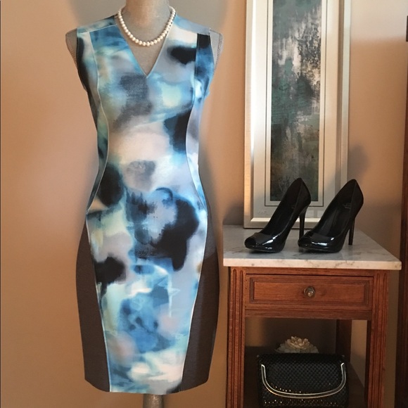 T Tahari Dresses & Skirts - Stylish Tahari V Neck Dress